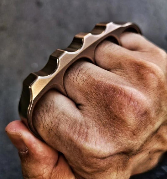 Solid‑Steel Four‑Finger Hobby Collectible EDC Ornament