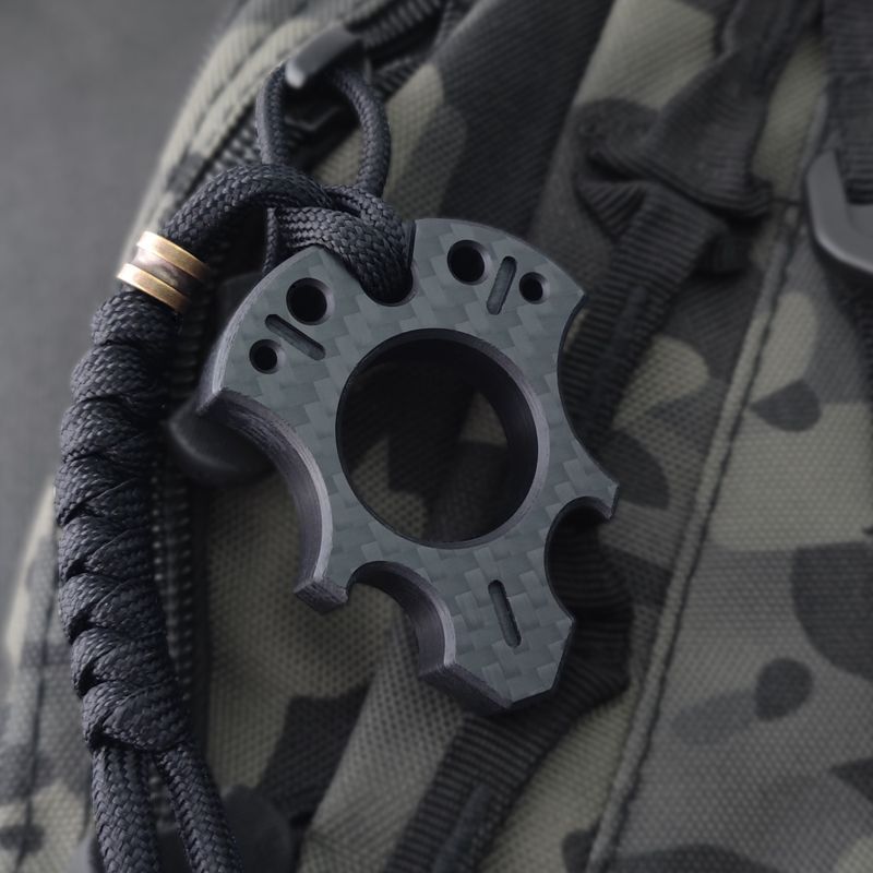 Verschiedene Stile von Kohlefaser Einzel-Finger-Schlüsselzubehör Rucksack Outdoor-Tool