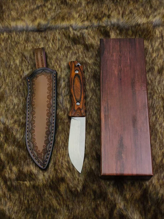 BM15002 Outdoor-Werkzeug mit rotem Holzgriff und N690-Stahlklinge