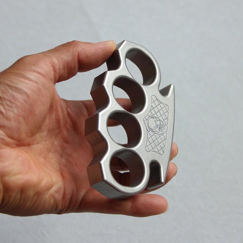 Four‑Finger Metal EDC Hand Gear, Skull Engraved Collectible for Men