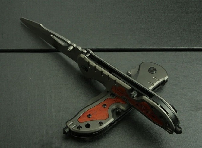 DA49 Outdoor-Werkzeuge im ruhigen Stil