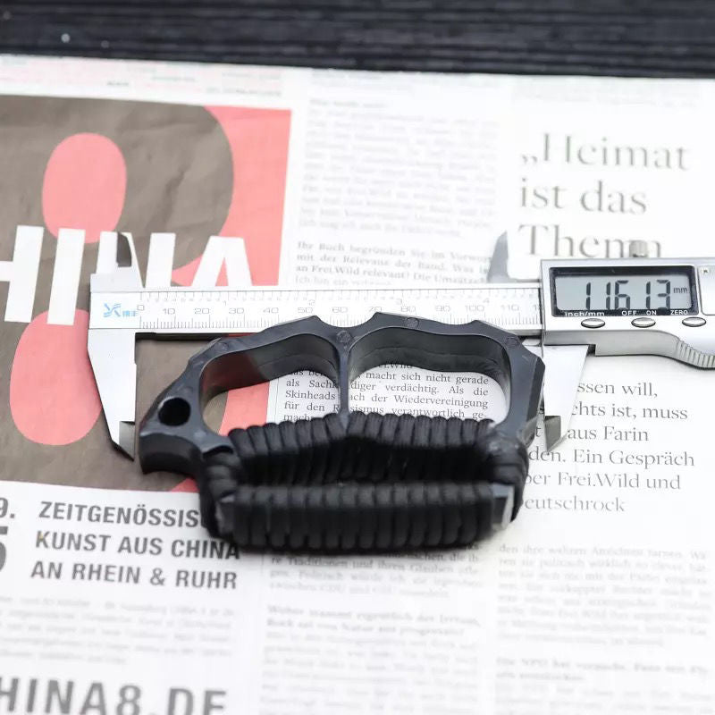 Black Carbon Fiber Finger Decor Bottle Opener Collectible