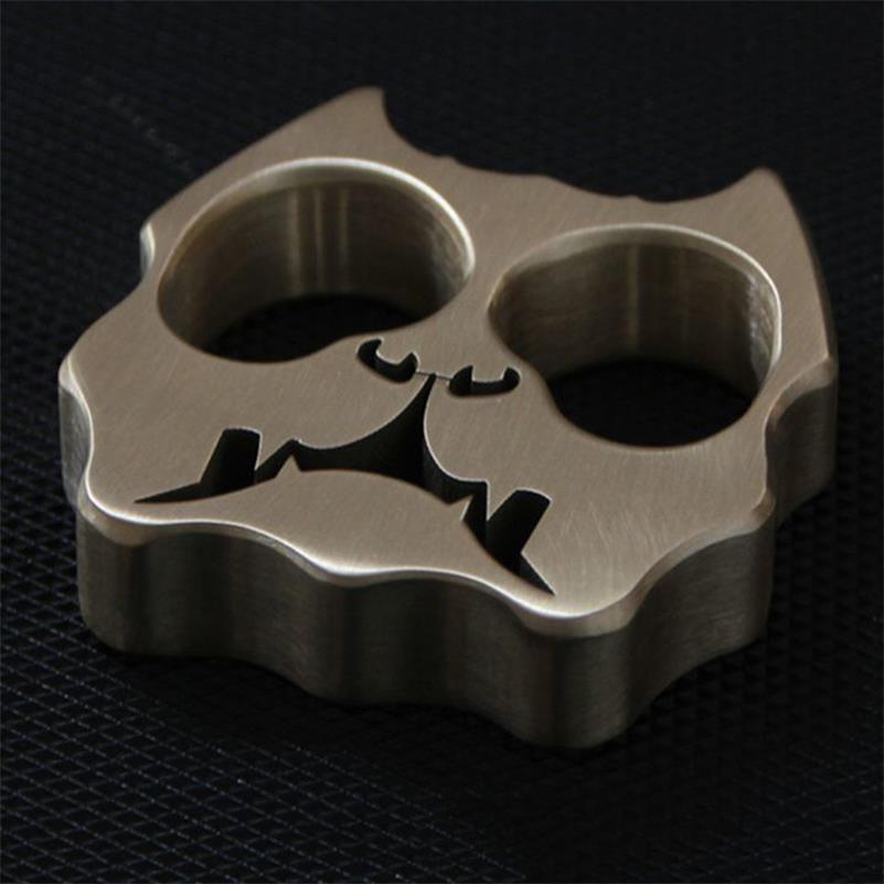 Testa di cane ispessita in metallo Utensile da esterno a due fori