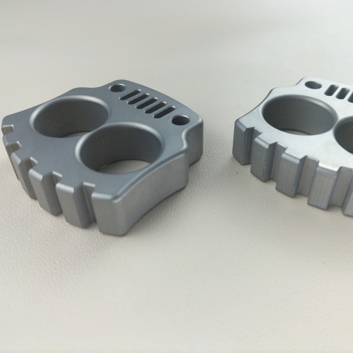 Mini verdicktes multifunktionales Zweifinger-EDC-Werkzeug