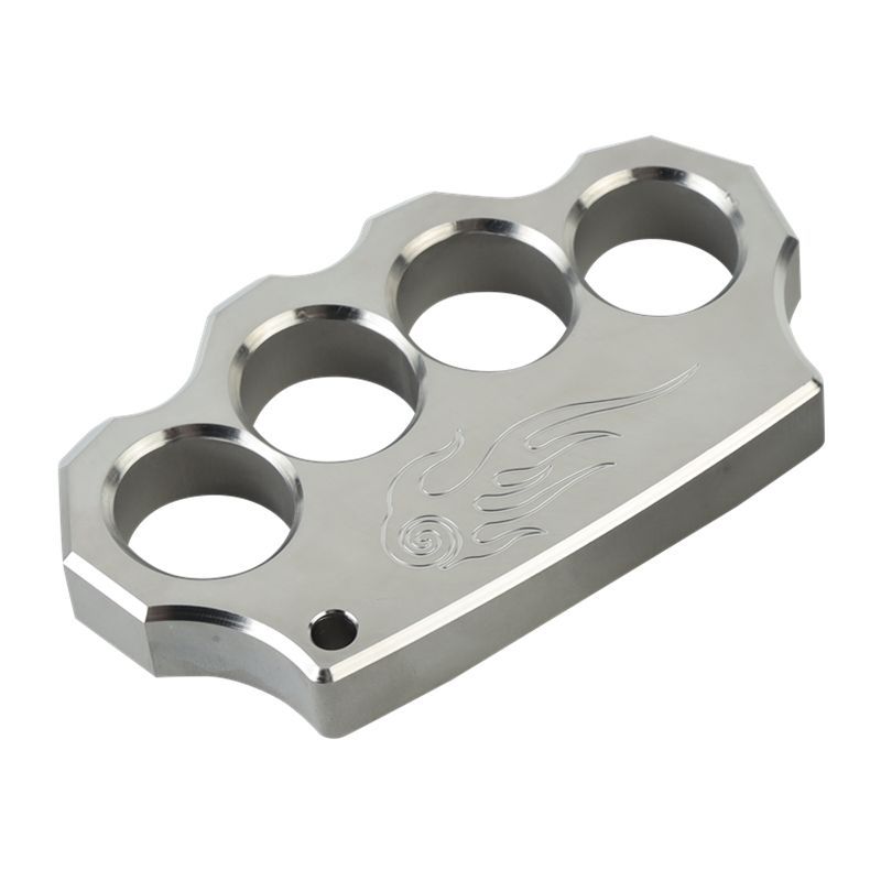 Klassische EDC-Werkzeuge aus Stahl mit Wirbelmuster