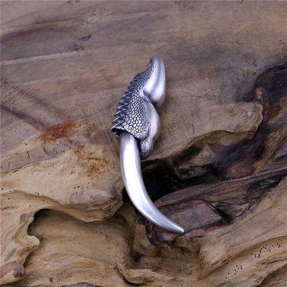 Retro‑Claw Carved Metal Pendant Necklace Decoration