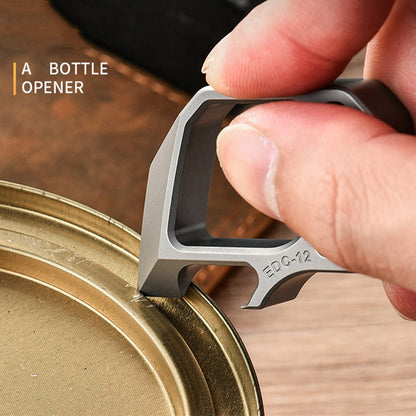 Multifunktionaler Anhänger Flaschenöffner aus Titan Outdoor-Tool