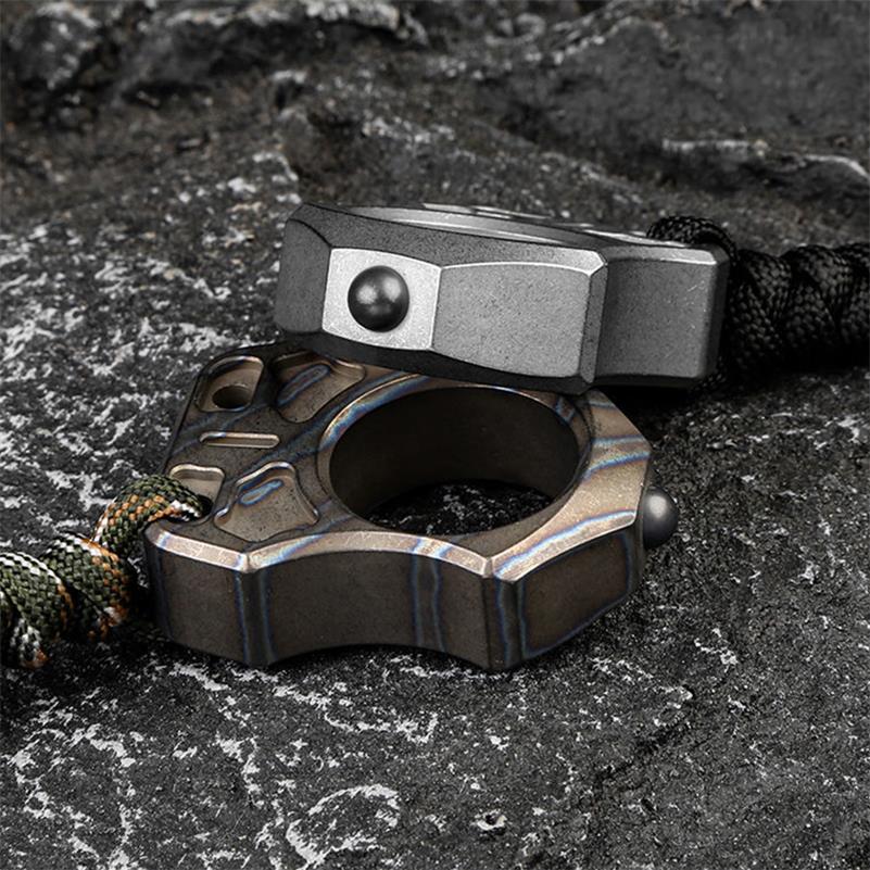 Handgemachter tragbarer Schlüsselanhänger aus Titan mit einem Loch, kreativ, EDC, Outdoor-Rucksack-Tool