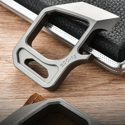 Multifunktionaler Anhänger Flaschenöffner aus Titan Outdoor-Tool
