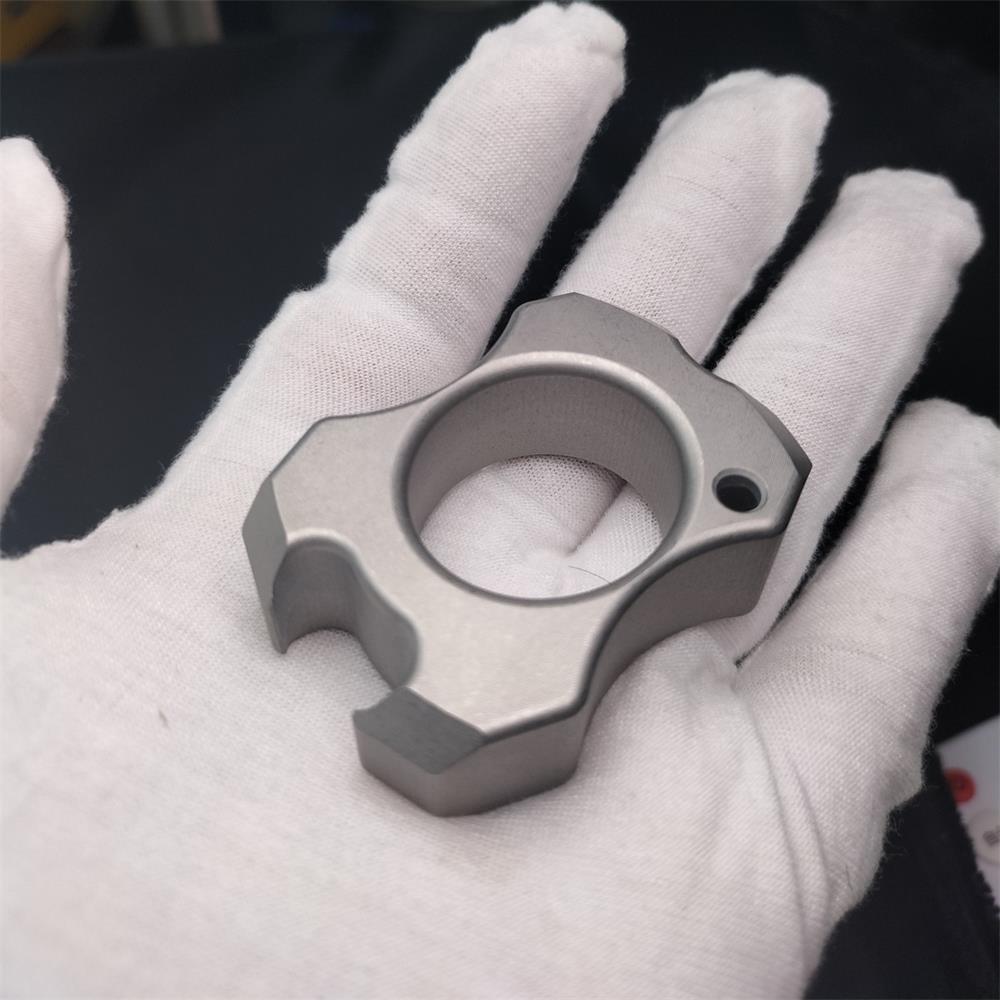 Mini Multifunktionaler Flaschenöffner aus Stahl (EDC-Tool)