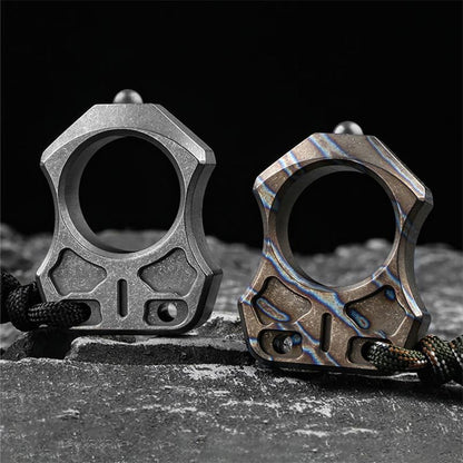 Handgemachter tragbarer Schlüsselanhänger aus Titan mit einem Loch, kreativ, EDC, Outdoor-Rucksack-Tool