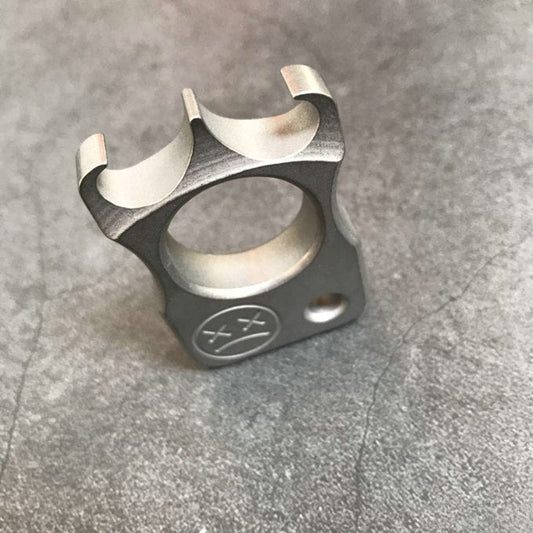 Multifunktionales Outdoor-Ein-Finger-Werkzeug aus Titanlegierung