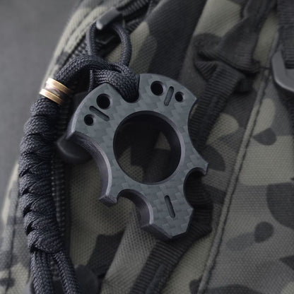 Verschiedene Stile von Kohlefaser Einzel-Finger-Schlüsselzubehör Rucksack Outdoor-Tool