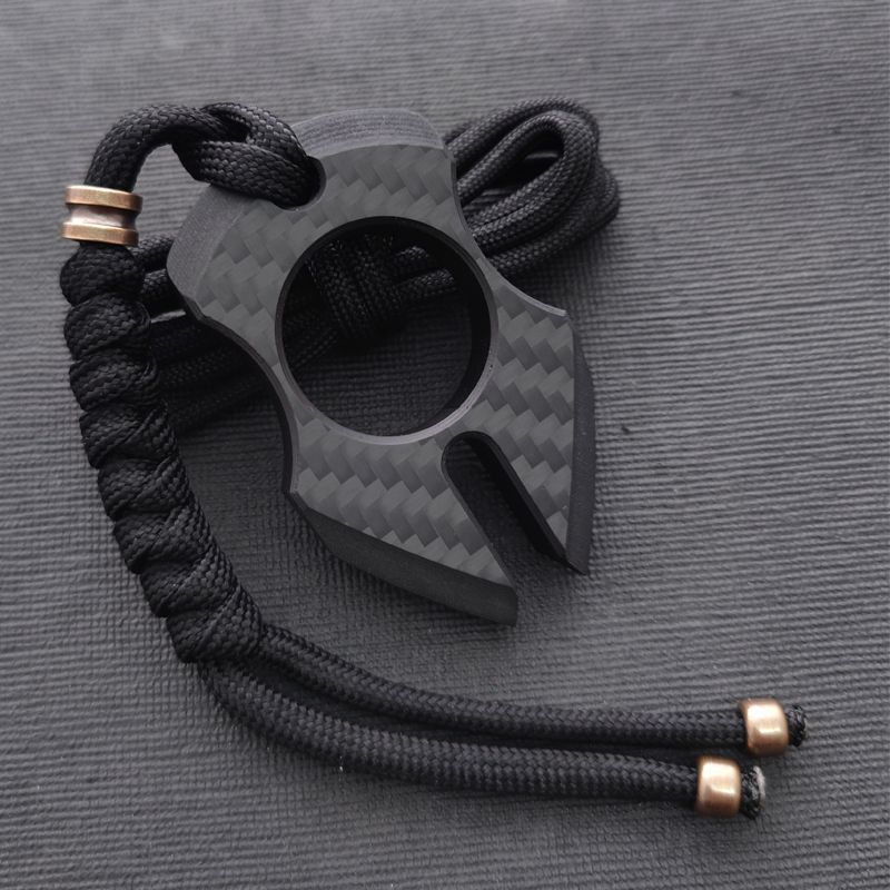 Verschiedene Stile von Kohlefaser Einzel-Finger-Schlüsselzubehör Rucksack Outdoor-Tool
