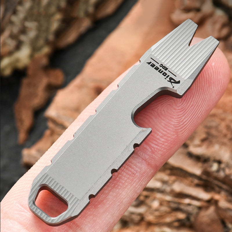 Mini-Flaschenöffner aus Titan, EDC-Tool, Schlüsselanhänger, Rucksack, leicht zu tragen