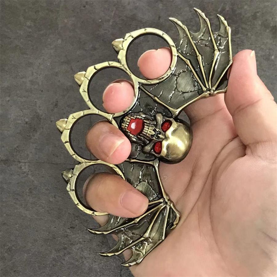 Bat Shape Zinc Alloy Creative Four-hole Weighted Outdoor Tool