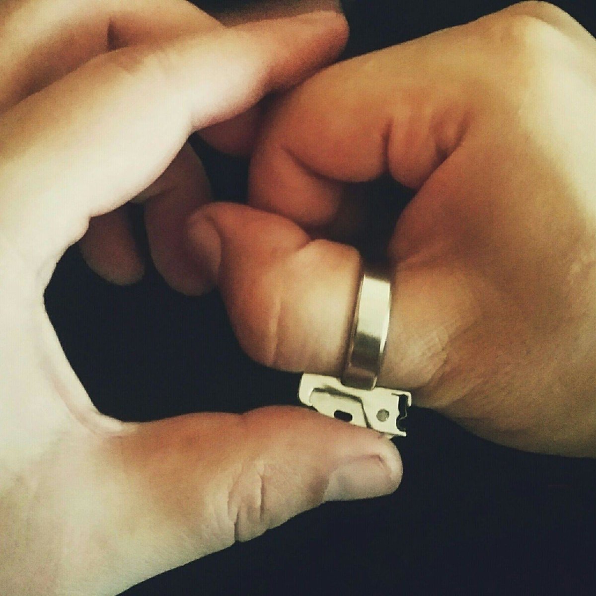 Folding Brass Knuckle Knife - Tacsafeworld EDC Gadgets